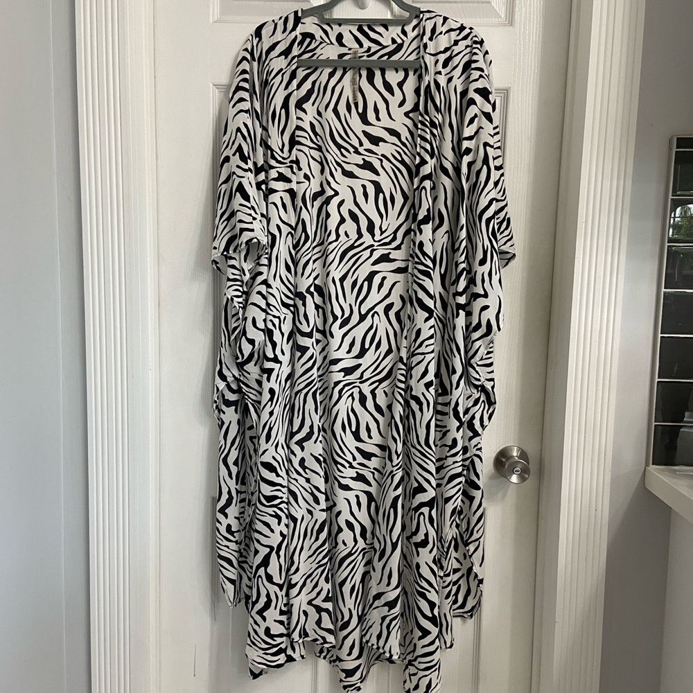 Victoria's Secret Swim Oahu Cover Up Black and White Zebra Print Size XS / S